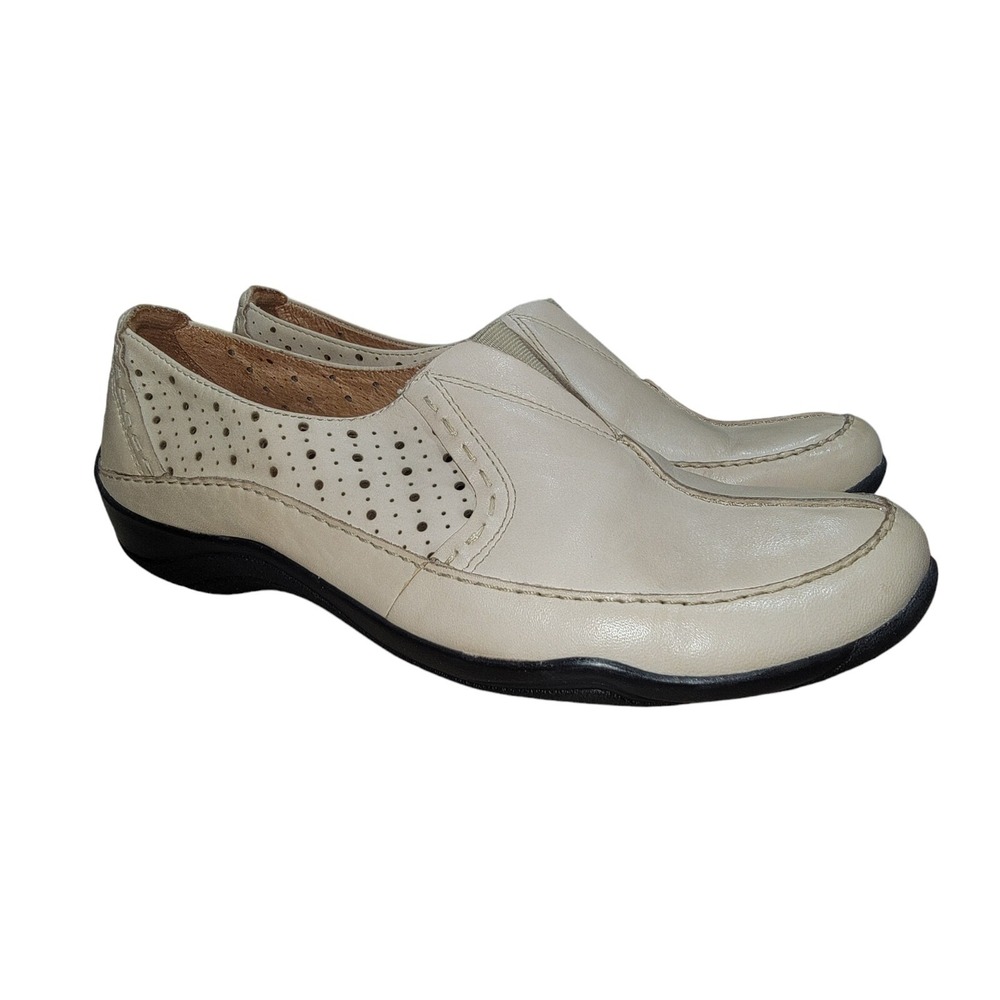 Clarks Artisan Women's Beige Perforated Leather Comfort Flat‎ Loafers Size 10M